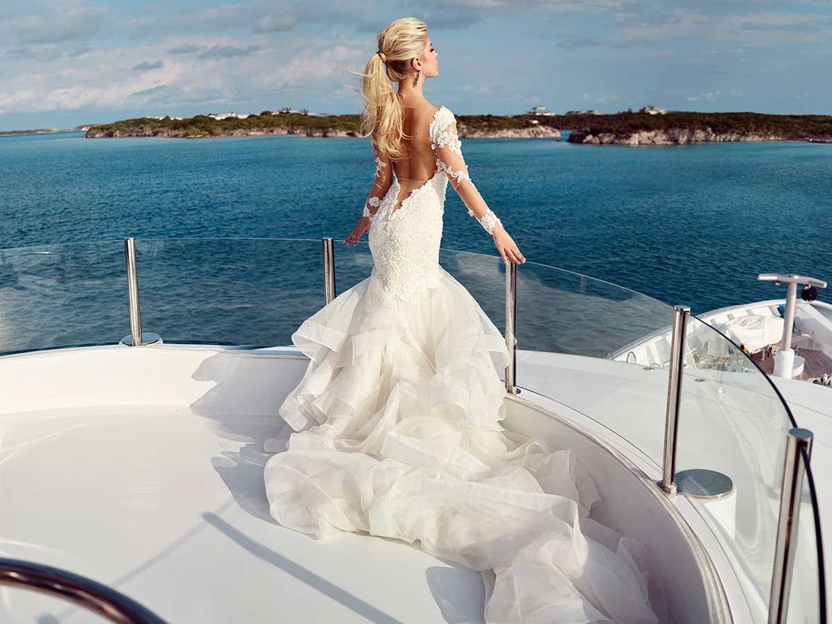wedding-on-a-yacht-in-cabo-san-lucas-featured.jpg