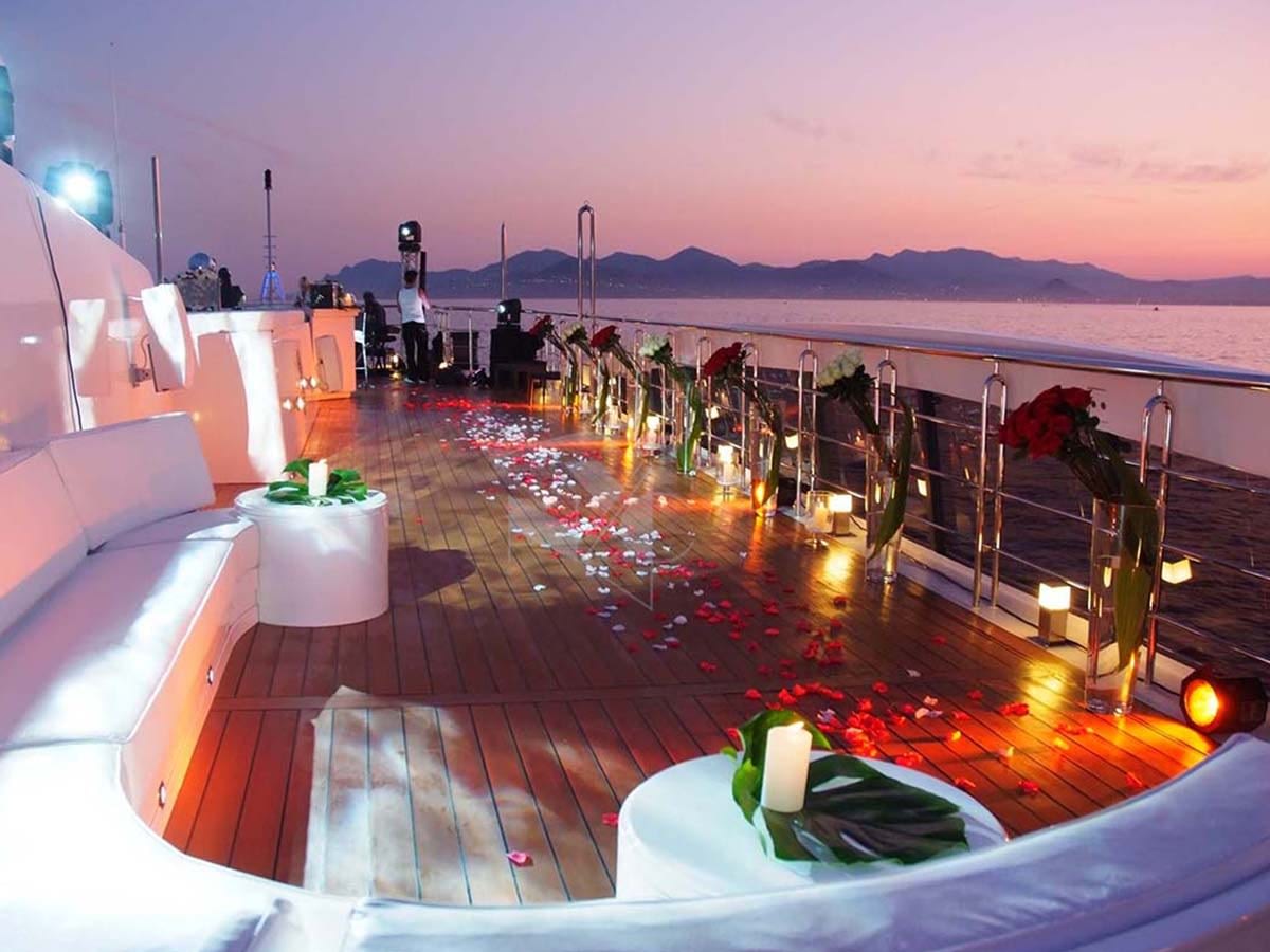 Wedding-on-a-Private-Luxury-Yacht-Rental.jpg