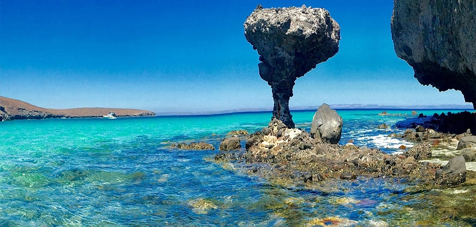 Luxury-Yacht-Rental-in-La-Paz-Mexico-Family-Trip.jpg